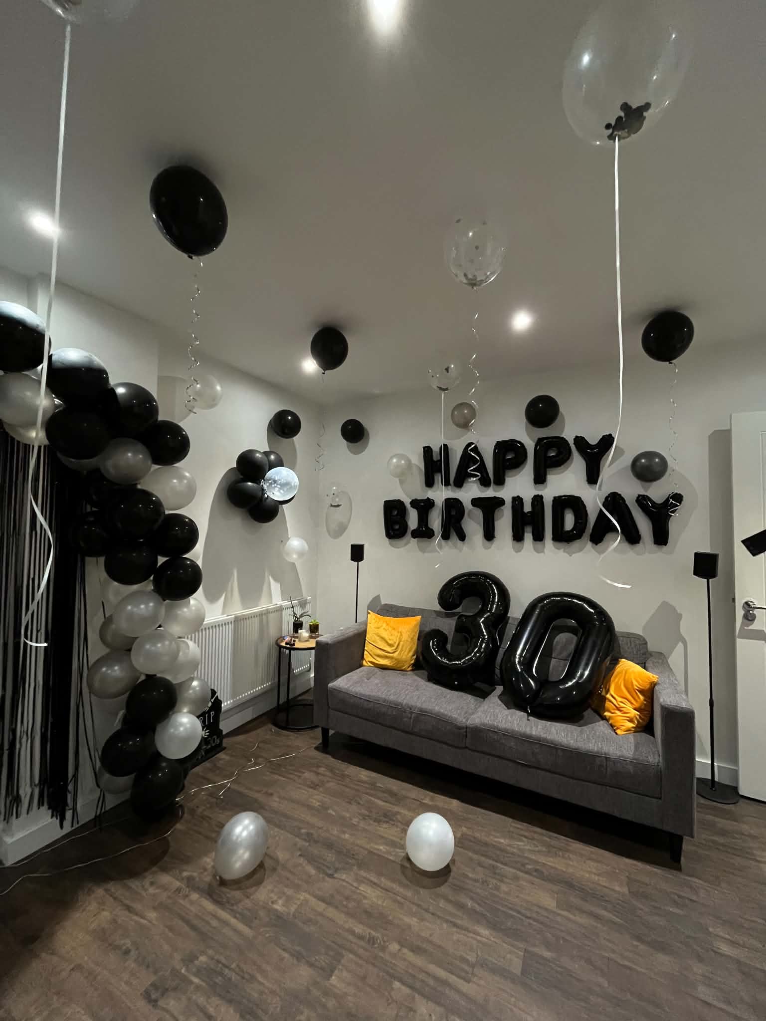 Decorated thirtieth birthday room with balloons and celebration details.